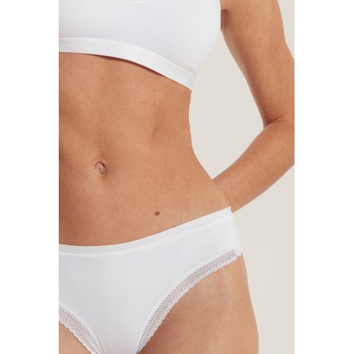 Culotte de algodón con lycra y puntilla.